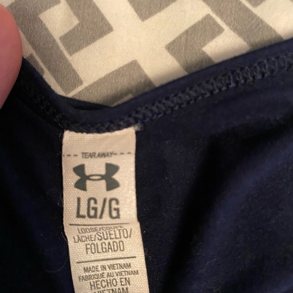 Oversized under armour tshirt - Picture 2 of 3